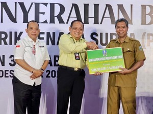Demi Green Energy, Pemprov Jatim Serahkan PLTS Atap ke 2 SMKN Surabaya