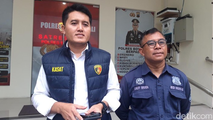 Kasat Reskrim Polres Boyolali, Iptu Joko Purwadi didampingi Kasi Humas AKP Arif Mudi Prihanto memberikan keterangan kepada wartawan Senin (16/12/2024) sore.