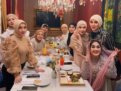 Foto: Silvana Herman, Paramitha Rusady, Marini Zumarnis Awet Muda Bersama