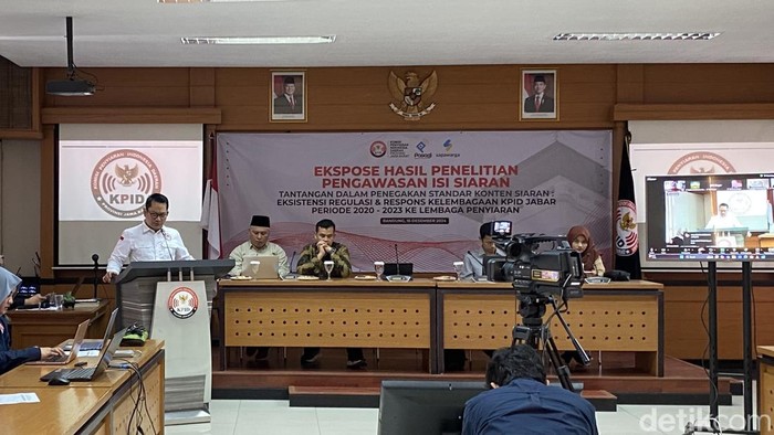 Kegiatan Ekspose Hasil Penelitian Pengawasan Isi Siaran di Aula Kantor KPID Jabar, Senin (16/12/2024).