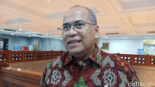 Kepala Kantor Perwakilan Bank Indonesia (BI) Bali Erwin Soeriadimadja saat dijumpai detikBali di kantornya, Senin (16/12/2024).