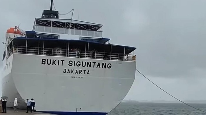 KM Bukit Siguntang di Pelabuhan Parepare.