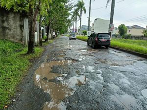 Warga Keluhkan Jalan OPI Jakabaring Rusak Padahal Belum Sebulan Diperbaiki