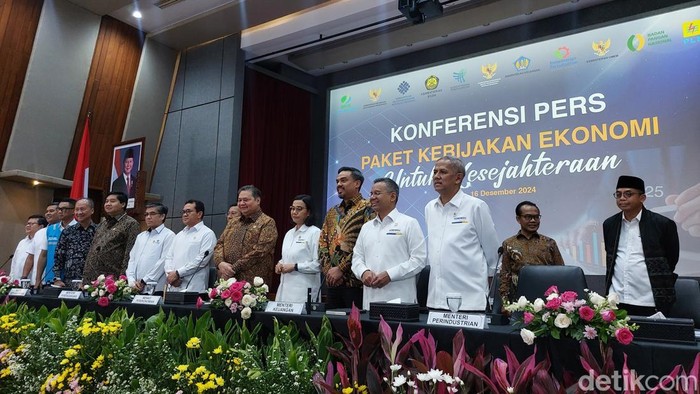 Konferensi Pers Paket Kebijakan Ekonomi