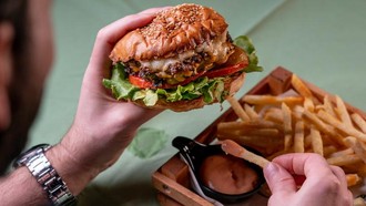 Nggak Usah Nyesel Habis Makan Banyak, Ahli Gizi Anjurkan Tips Sehat Ini