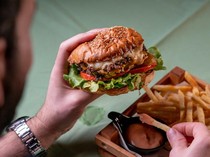 Wow! Tetap Makan Junk Food, Pria Ini Berhasil Turun BB 31 Kg