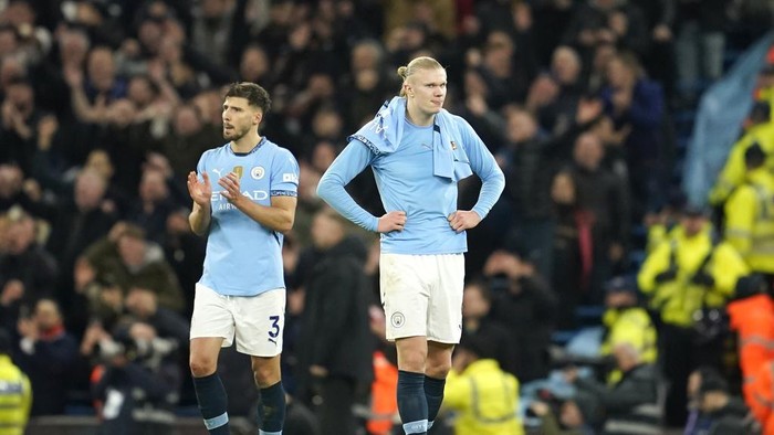 Manchester Citys Erling Haaland, right, and Manchester Citys Ruben Dias react disappointed after the English Premier League soccer match between Manchester City and Manchester United at the Etihad Stadium in Manchester, Sunday, Dec. 15, 2024. (AP Photo/Dave Thompson)