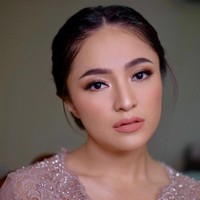 Pada Oktober lalu Marshanda dikabarkan sudah berhasil turun BB hingga 21 kg. Perubahan tersebut membuat penampilannya kini makin banjir pujian. Foto: Instagram/@marshanda99/@vinaavaniaa