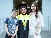 Video: Potret Mbak Lala Wisuda S1, Nagita Slavina-Rafathar Hadir