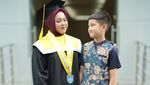 Semringah Mbak Lala Wisuda Jadi Sarjana Ditemani Nagita Slavina dan Rafathar