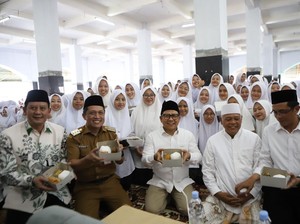 Tinjau Makan Bergizi Gratis, Cak Imin Cerita Dulu Bersepeda 7 Km Demi Susu