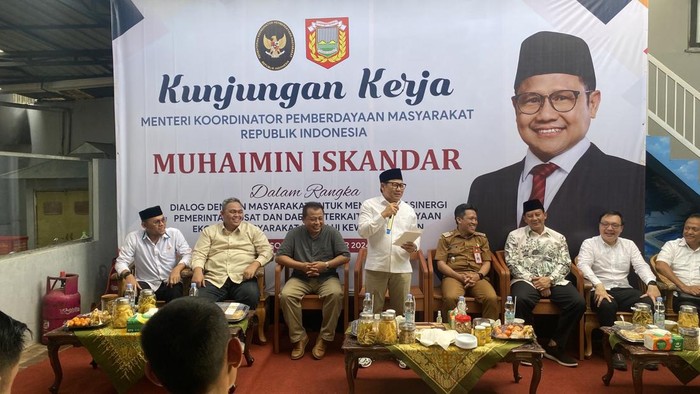 Menteri Koordinator Bidang Pemberdayaan Masyarakat, Muhaimin Iskandar atau Cak Imin, melakukan kunjungan usaha mikro kecil menengah (UMKM) di Wonosobo, Jawa Tengah (Jateng).