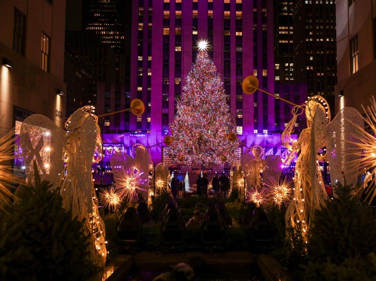 New York City Bercahaya Sambut Natal