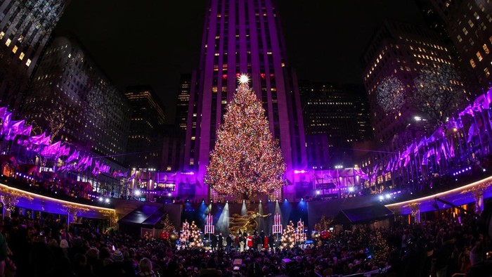 The Christmas tree is lit during the 2024 Rockefeller Center Christmas Tree lighting ceremony in Manhattan in New York City, U.S., December 4, 2024. REUTERS/Caitlin Ochs
