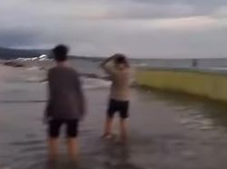 Jalan di Depan Polsek Pelabuhan Parepare Tergenang Buntut Banjir Rob