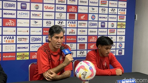 Pelatih Bali United Stefano Teco Cugurra saat konferensi pers usai laga Bali United melawan Persija Jakarta di stadion Kapten I Wayan Dipta, Gianyar, Minggu (16/12/2024). (Rizky Setyo)