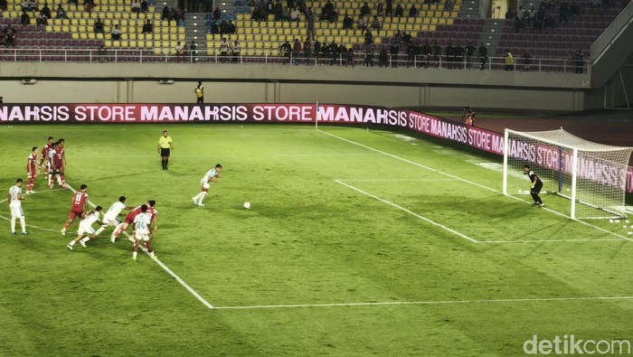 Laga Persis Solo melawan PSBS Biak pada pekan ke-15 Liga 1 2024/2025, di Stadion Manahan Solo, Senin (16/12/2024).