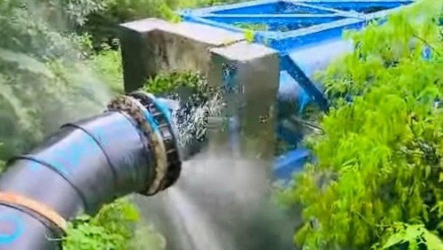 Pipa induk di Kecamatan Selat, Karangasem, bocor sehingga menyebabkan ribuan pelanggan PDAM terganggu. (Dok. PDAM Karangasem)