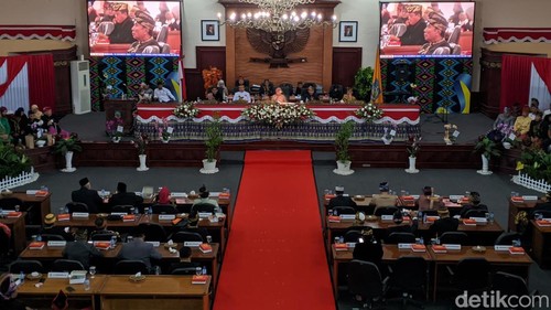 Rapat Paripurna DPRD NTB dalam rangka HUT ke-66 NTB, Senin (16/12/2024).