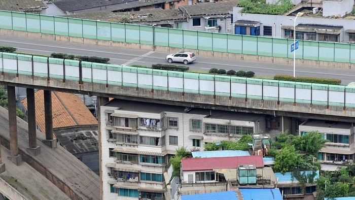 Rusun di bawah jalan layang di China