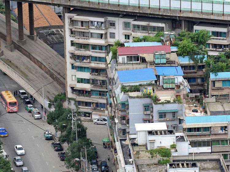 Begini Potret Padatnya Gedung Rusun Beratap Jalan Layang