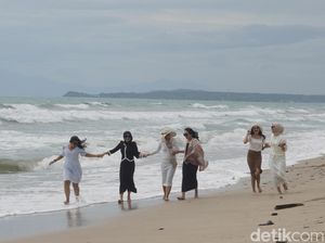 Polisi Imbau Pengelola Pantai di Lampung Perketat Aturan Berenang