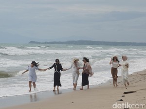 Polisi Imbau Pengelola Pantai di Lampung Perketat Aturan Berenang