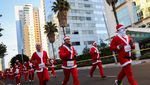 Sederet Aksi Unik Sinterklas di Dunia Ramaikan Perayaan Natal