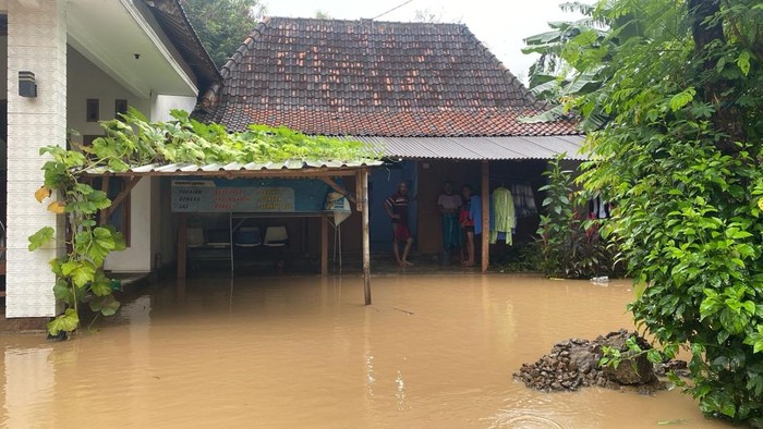 TKP rumah warga Ponorogo yang meninggal dunia usai hanyut terseret banjir