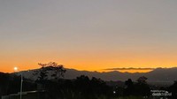 Langit senja yang memukau Gunung Guntur.