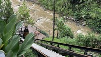 Tepi Sungai Resto dari atas.