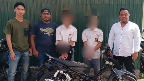 Unit Jatanras Satreskrim Polres Manggarai menangkap dua pelajar yang mencuri motor dan menjualnya di Facebook, Senin (16/12/2024) (Dok. Humas Polres Manggarai)