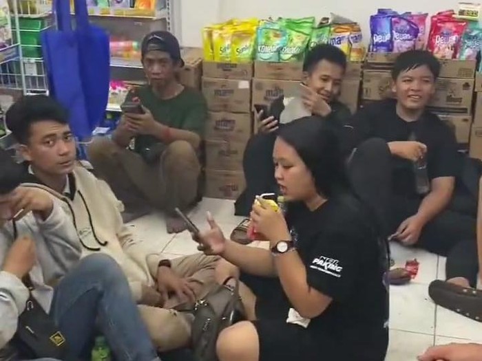 Viral komunitas CB di Nganjuk makan-tidur serta mengotori minimarket di nganjuk