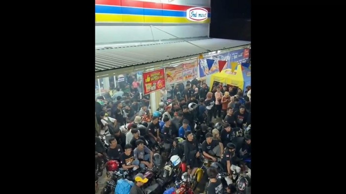 Viral komunitas CB di Nganjuk makan-tidur serta mengotori minimarket di nganjuk
