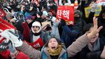 Warga Korsel Rayakan Pemakzulan Presiden Yoon Suk Yeol