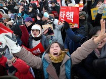 Warga Korsel Rayakan Pemakzulan Presiden Yoon Suk Yeol