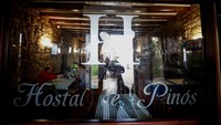 Dari menyajikan makanan untuk para peziarah pada abad ke-16 hingga menjadi tempat kuliner yang terkenal, restoran ini telah berkembang, tetapi esensi pedesaannya tetap tidak berubah.