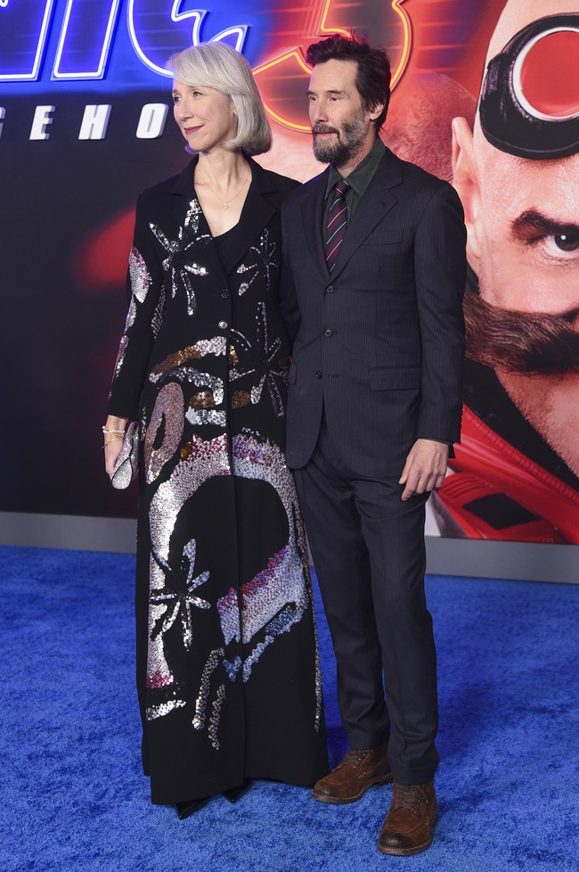 Di perhelatan yang berlangsung di TCL Chinese Theatre, Hollywood, AS, pada Senin (16/12/2024), itu, sejoli ini tak ragu untuk memamerkan kemesraan mereka. Sembari saling merangkul, mereka berpose di hadapan fotografer yang telah menanti di karpet merah. (Foto: Richard Shotwell/Invision/AP)