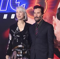 Momen langka ini menambah daftar beberapa penampilan publik pasangan ini, termasuk perjalanan mereka ke MotoGP Liqui Moly Motorrad Grand Prix di Jerman pada Juli lalu. Keanu dan Alexandra pertama kali mengkonfirmasi hubungan mereka pada November 2019, ketika mereka tampil bersama di karpet merah Gala Seni dan Film LACMA. Pasangan ini diketahui sudah berpacaran sejak 2011. (Foto: Richard Shotwell/Invision/AP)