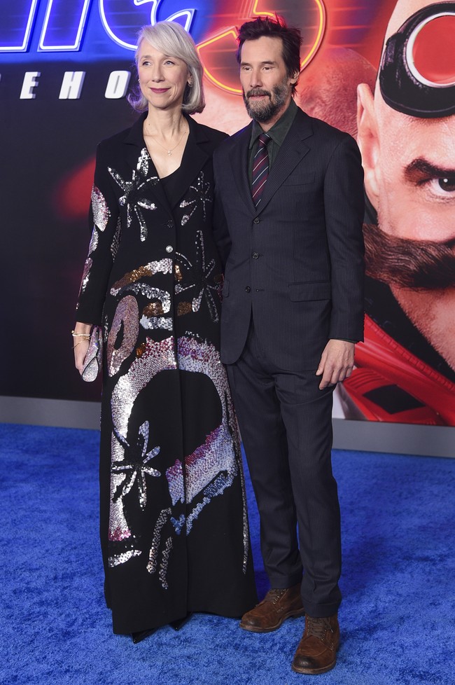 Acara pemutaran perdana film ‘Sonic the Hedgehog 3’ dihadiri para pemerannya, tanpa terkecuali Keanu Reeves. Sang aktor tak muncul sendirian karena datang bersama kekasihnya, Alexandra Grant. Sebuah momen langka yang jarang terjadi. (Foto: Richard Shotwell/Invision/AP)