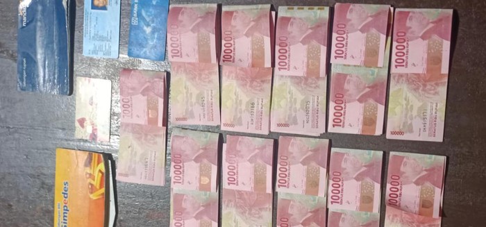 Barang bukti uang palsu di kasus uang palsu di UIN Alauddin Makassar.