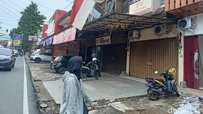 Butik milik Sri Meilina Dedy di Palembang tutup.
