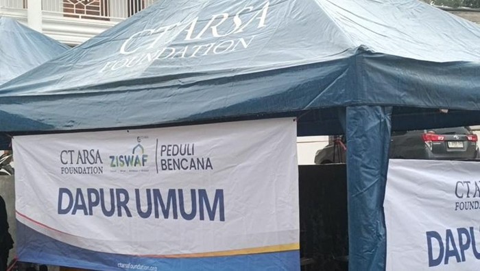 CT ARSA Foundation mendirikan dapur umum di Kampung Ciasih, Desa Ciwalat, Kecamatan Pabuaran, Kabupaten Sukabumi. (Dok. CT ARSA)