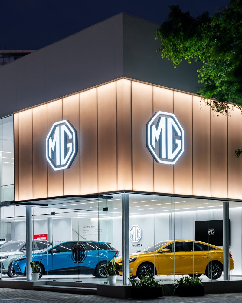 Dealer Morris Garage khusus mobil listrik di SCBD Jakarta.