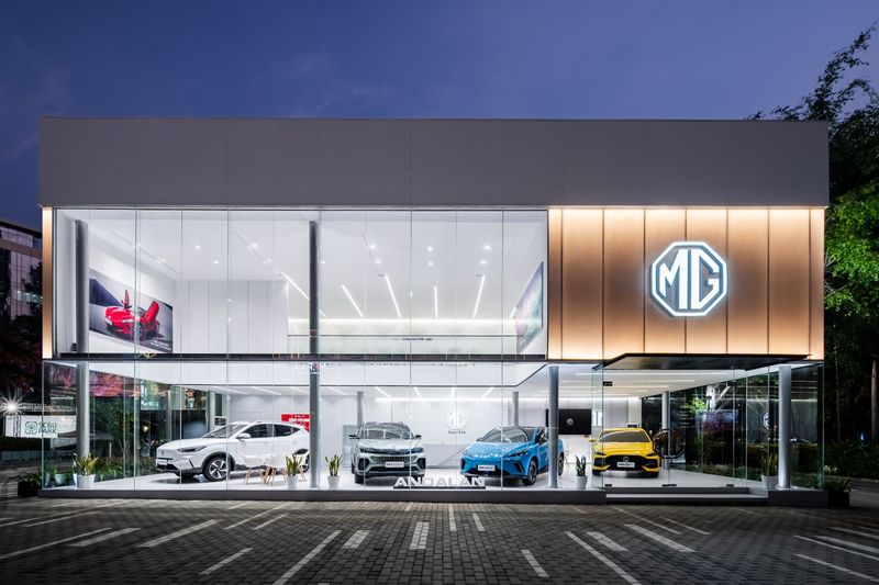 Dealer Morris Garage khusus mobil listrik di SCBD Jakarta.