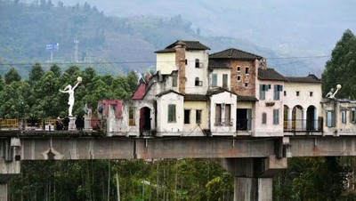 Potret Jembatan di China yang Disulap Jadi Perkampungan Padat Penduduk