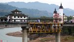 Potret Jembatan di China yang Disulap Jadi Perkampungan Padat Penduduk