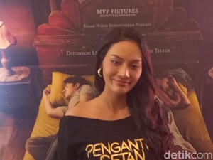 Jenguk Asisten Nikita Mirzani, Erika Carlina Bawa Bantal BLACKPINK