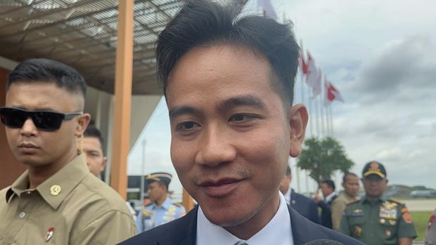 Wapres Gibran Rakabuming Raka di Pangkalan TNI AU, Bandara Halim Perdanakusuma, Jakarta, Selasa (17/12/2024).