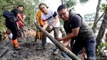 Jebol Diterjang Banjir Rob, Tanggul di Greges Timur Surabaya Diperbaiki